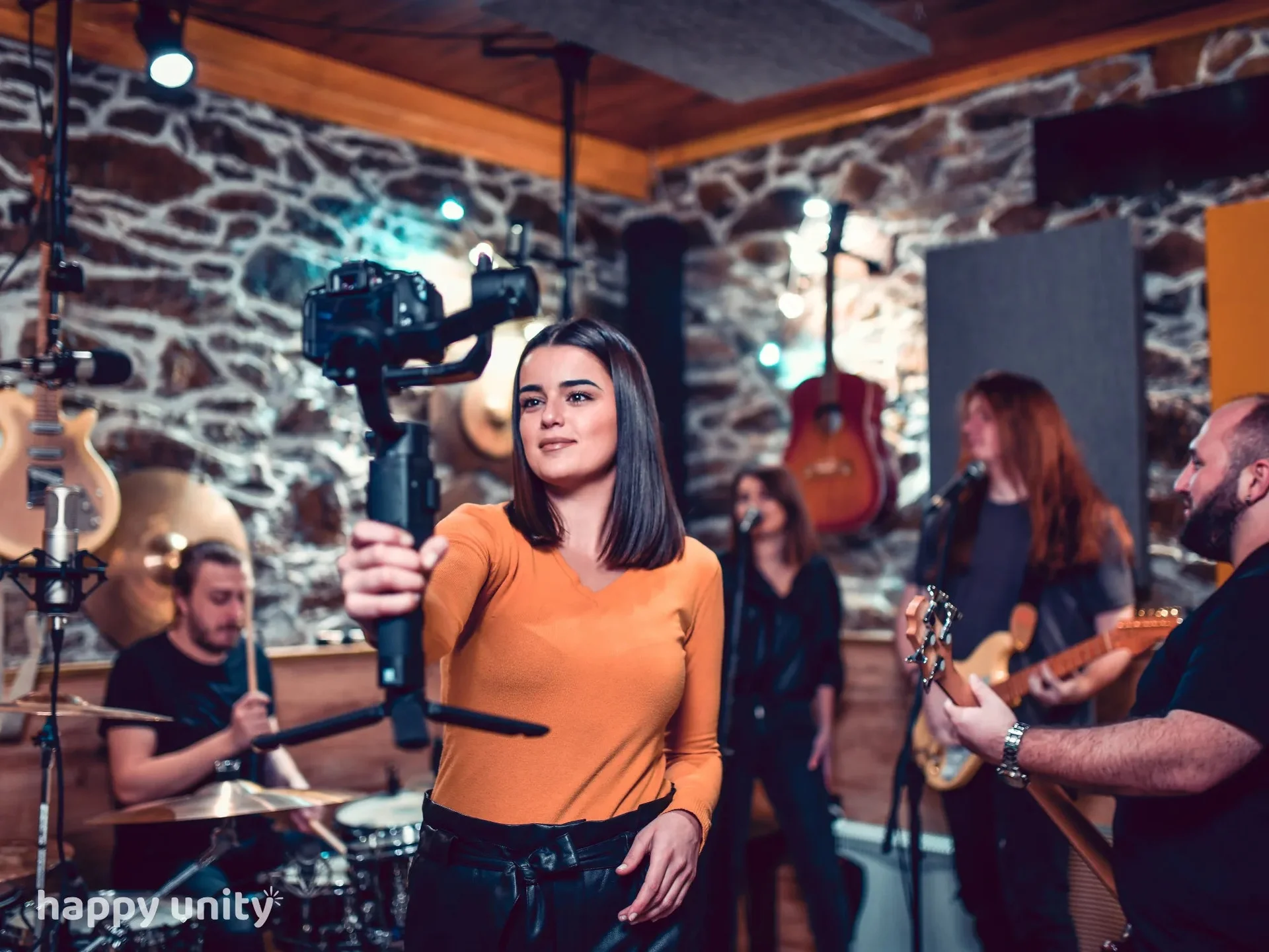Clip musical (chant / danse / percu)